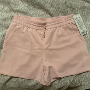 Lululemon Softstreme HR short 4”- size 8